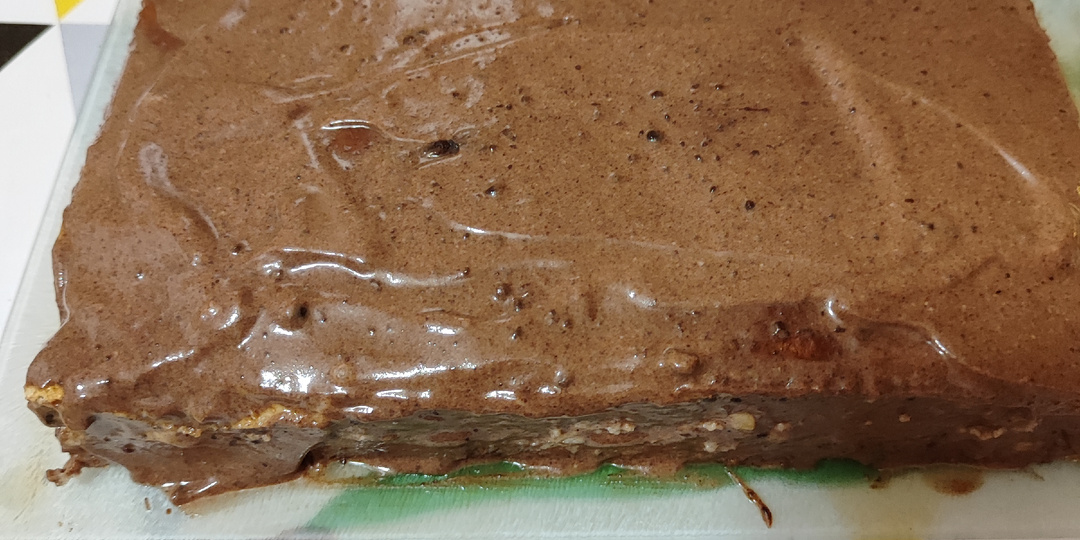 Рецепт быстрого бисквита с банановой начинкой.