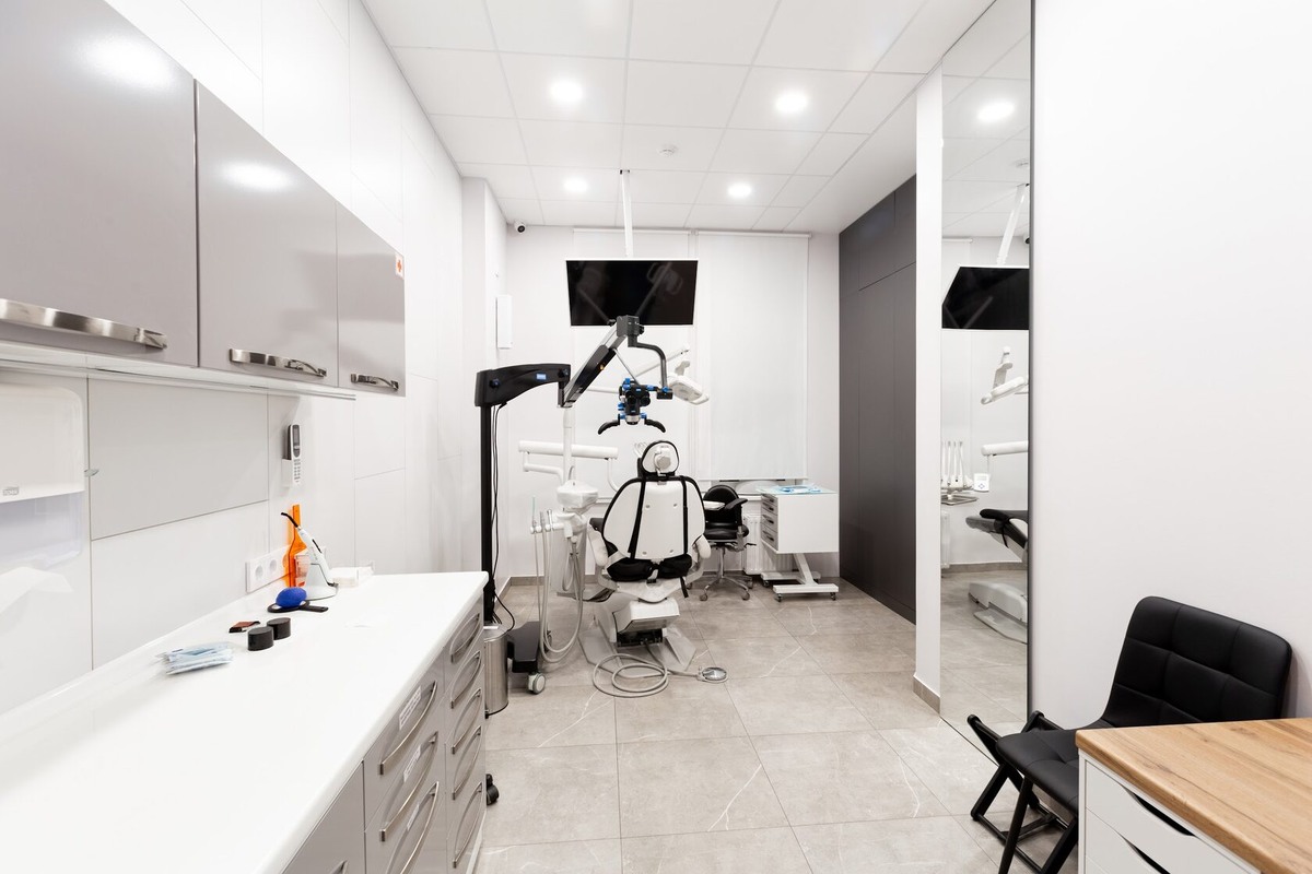 Имплантация в стоматологии Дант