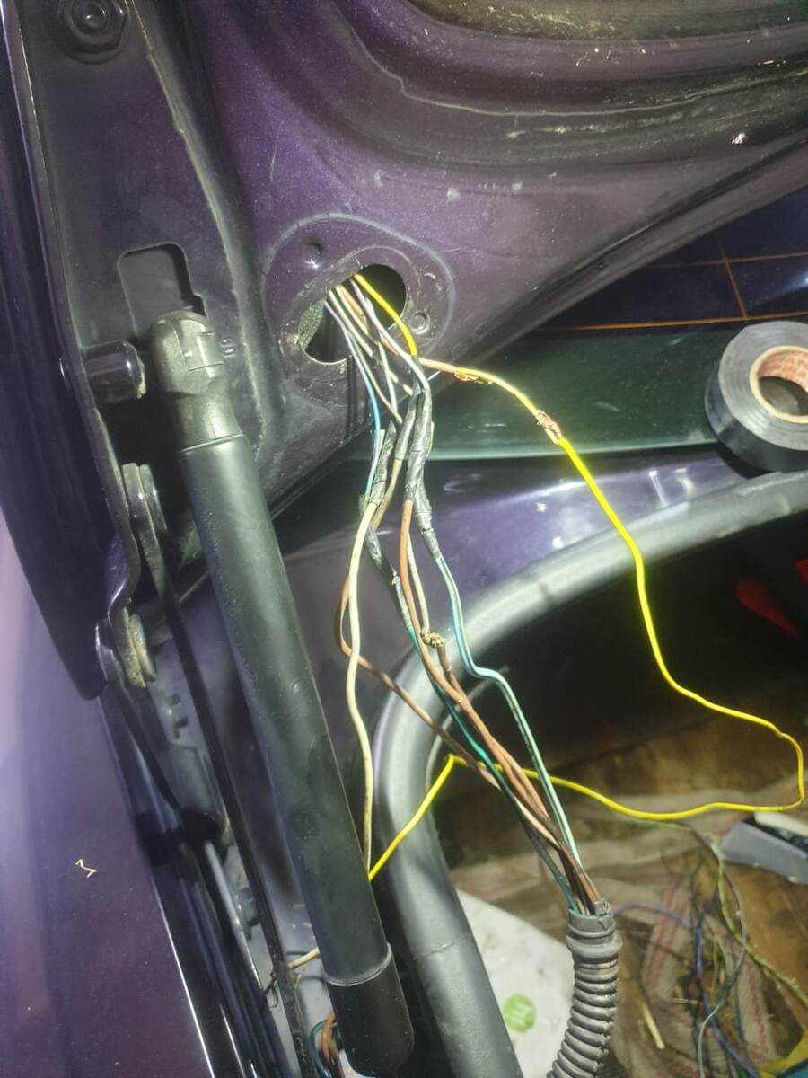 Новые переломы проводов.