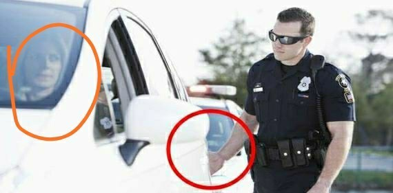 Кстати, у машины сзади фонари, а не фары - это тоже многие копирайтерши забывают почему-то :)