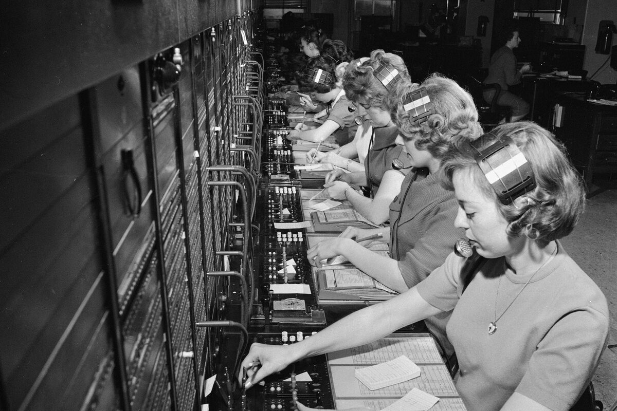 Телефонистки 