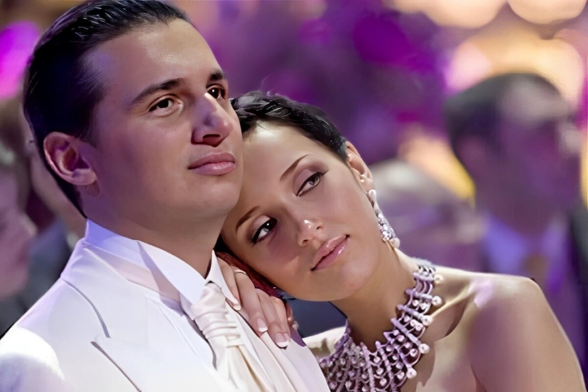 Российская певица Алсу прилетела в Азербайджан после развода с мужем-бакинцем 