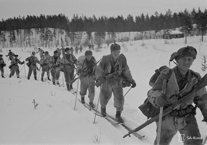Финские лыжники. Часть вооружена трофейными винтовками СВТ