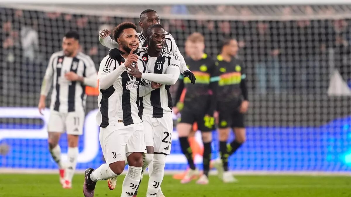 Ювентус празднует забитый мяч