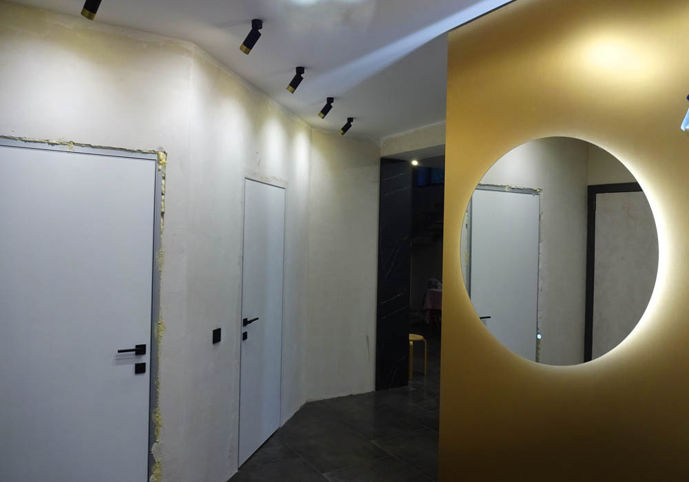 Скрытые двери в холле 1 этажа