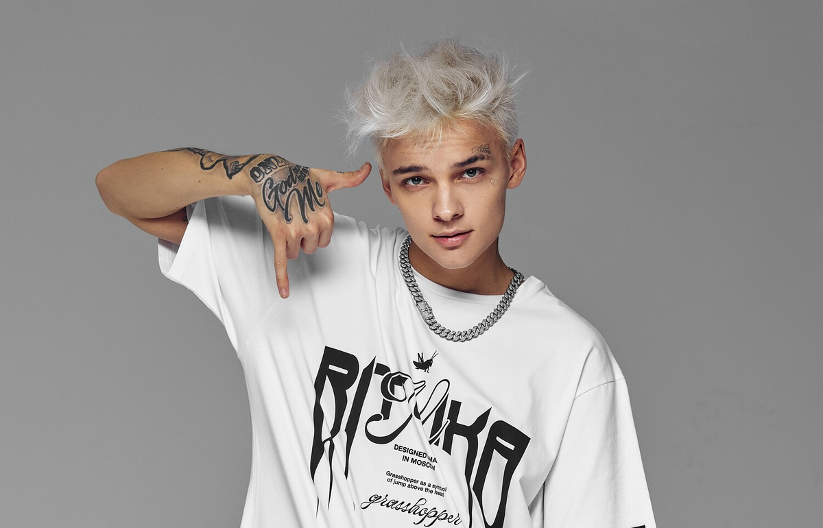 Изображение взято с просторов Интернета. Современный кумир подростков - блогер  и рэпкор Егор Шип