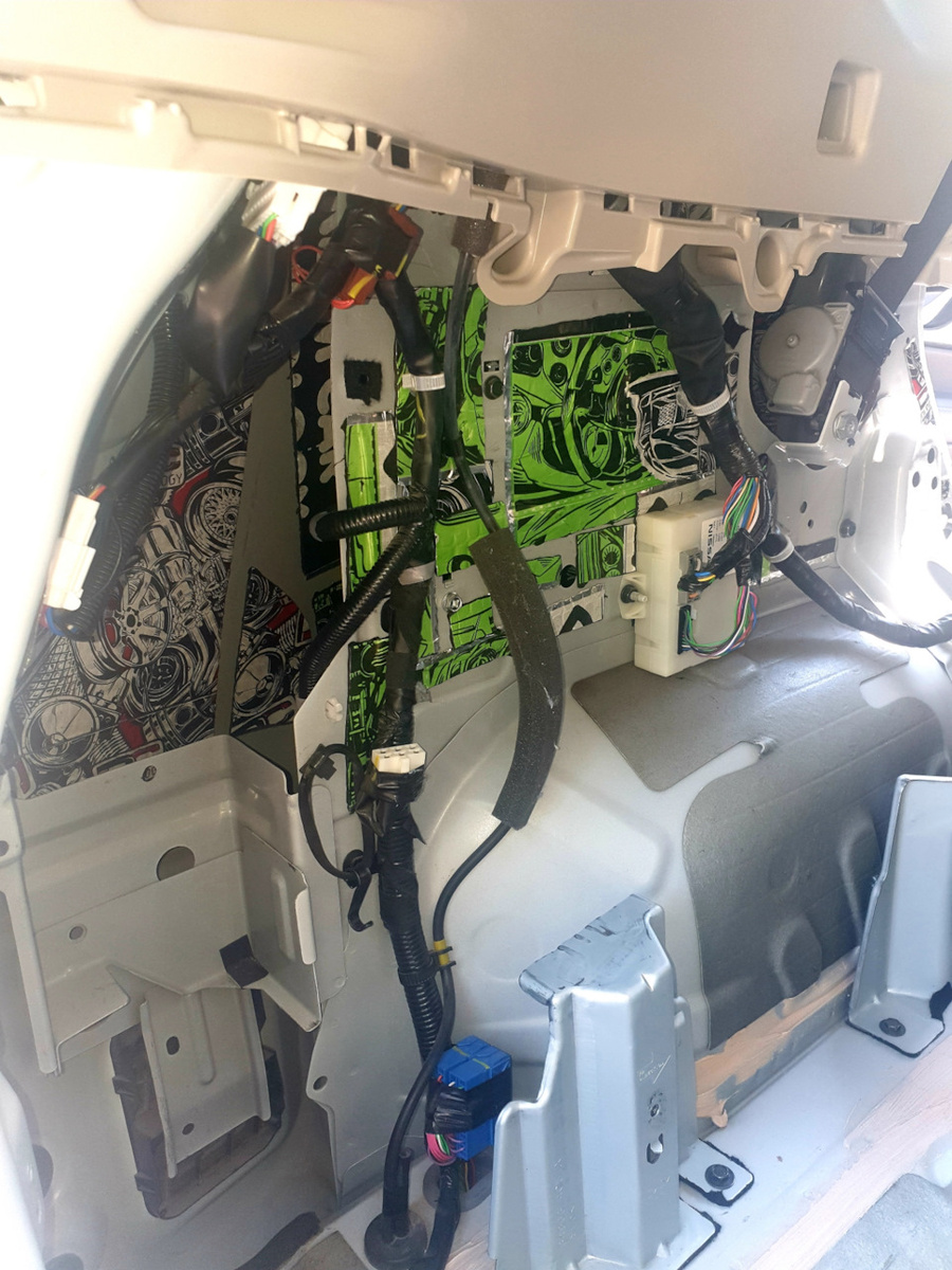 Первый слой виброизоляция.