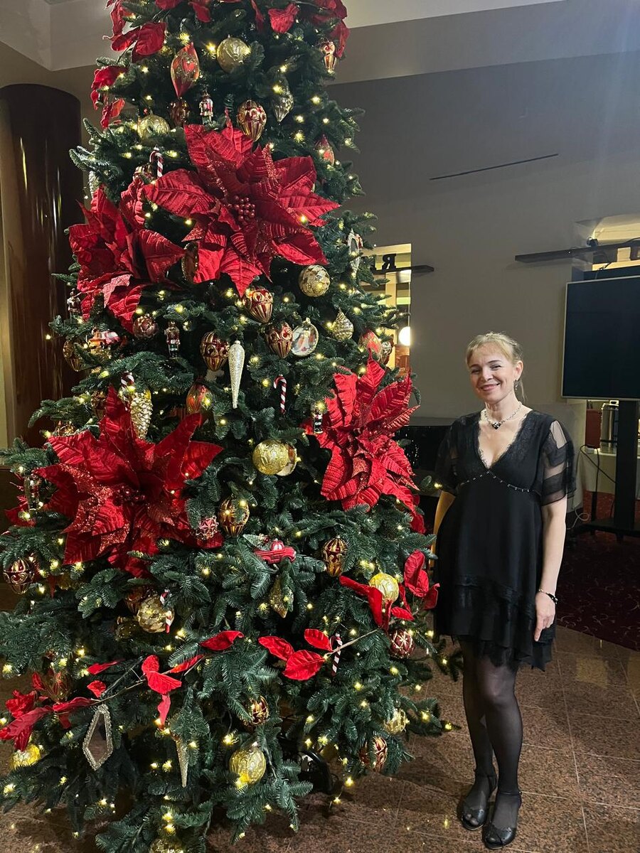 Тут будет фото с нового года (Кто-то дотянул со знакомством, потому и елки-иголки), но пусть будет, тк оно мне нравится. 