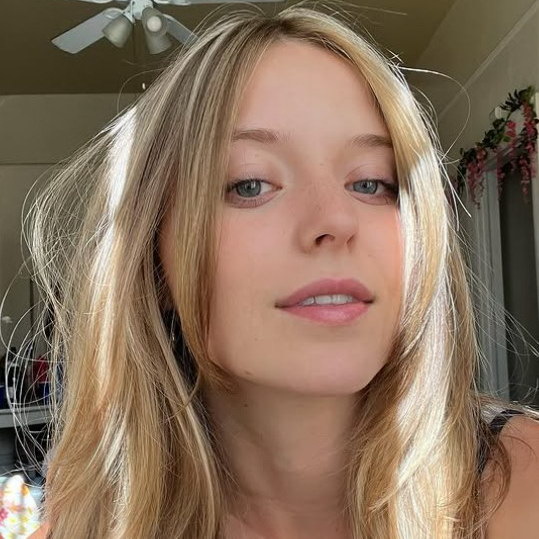     Лекси Майнтри сыграет юную версию Риз Уизерспун в приквеле «Блондинки в законе»