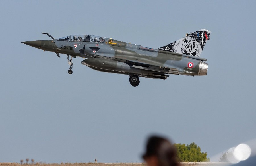 Самолет "Mirage" ВВС Франции во время учений НАТО - Фото: GIUSEPPE LAMI/EPA/TASS