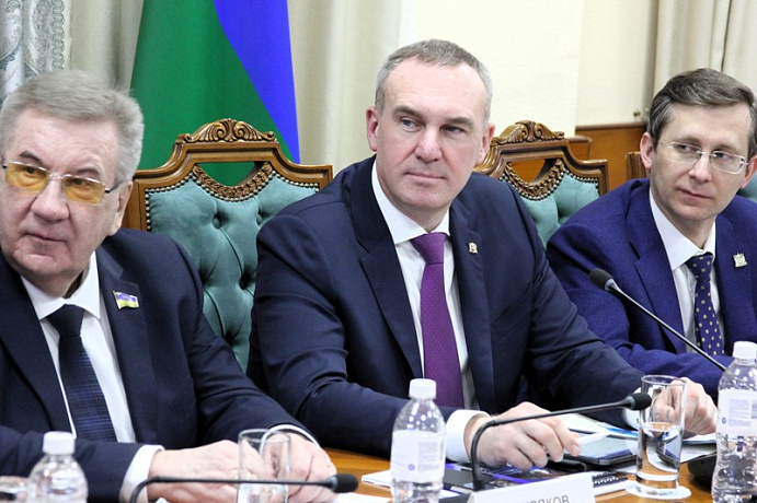    Руслан Кухарук обсудил с депутатами Тюменской облдумы развитие транспортной доступности в Югре