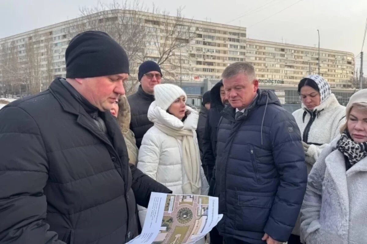    Михаил Исаев проверил работы по реконструкции Славянской площади