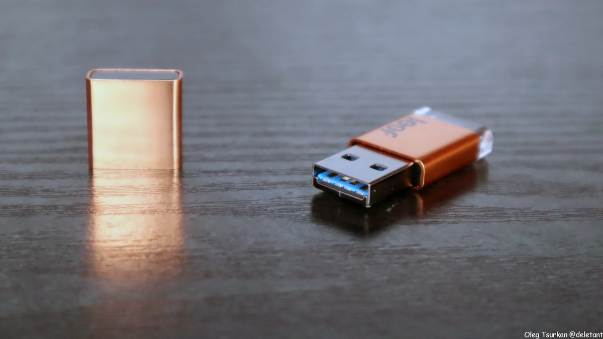 
flash drive © deletant.iMGSRC.RU