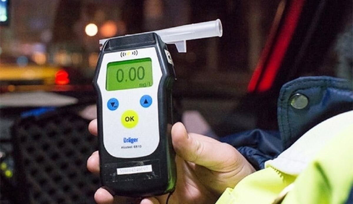 — Ну, все чисто. Могу ехать? — сказал он с облегчением