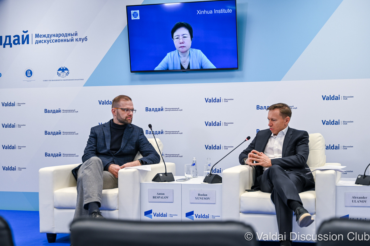 Сюэ Ин, Антон Беспалов, Руслан Юнусов © Клуб «Валдай»