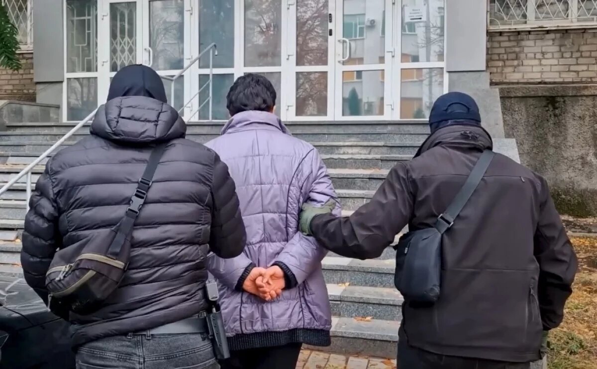    В Петербурге задержали двух студентов СПбГУТ за украинское приветствие