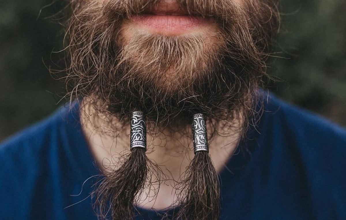   Викинги ухаживали за бородами, считая их символом мужества и статуса, а также использовали воск и масла для придания им формы и блеска. Источник изображения: mountaindreads.com