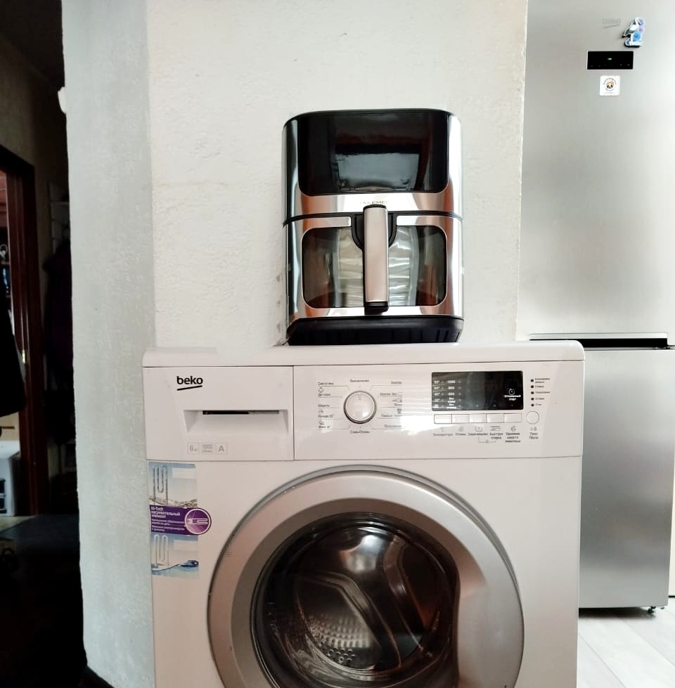 Это наш Аэрогриль, дома. Еще место найти надо, где установим. 