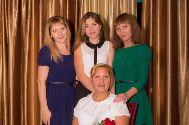    Ольга и её дочери. Фото: АО «РУСАЛ Красноярск»