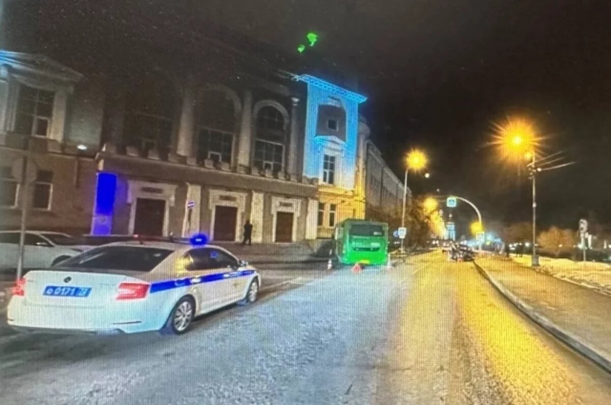    В Тюмени три пассажира ранены в ДТП с участием автобуса