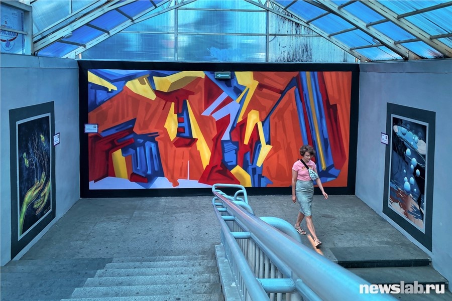 Картины известных художников в переходе на улице Белинского