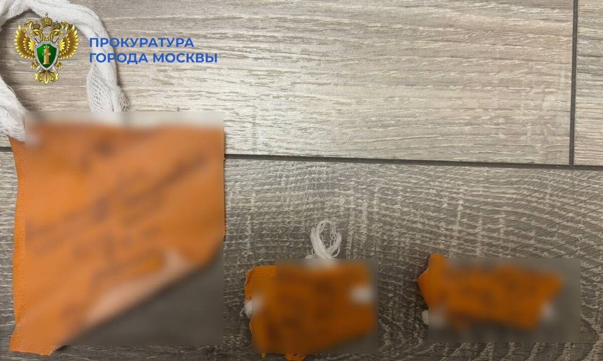 Потенциальному покупателю мама продемонстрировала  собственные бирки из роддома