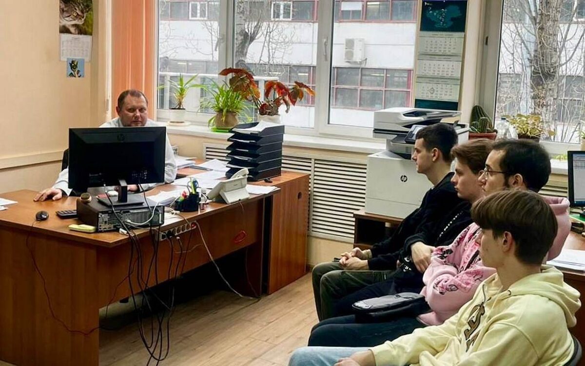    Студенты ВГУИТ прошли практику в «ТНС энерго Воронеж» Фото компании