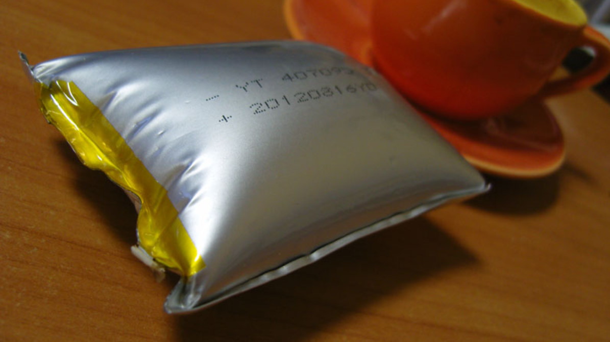 
Скоро этот Литий-полимерный аккумулятор YT 407095 DIGMA iDnD7 3G ВЗОРВЕТСЯ!