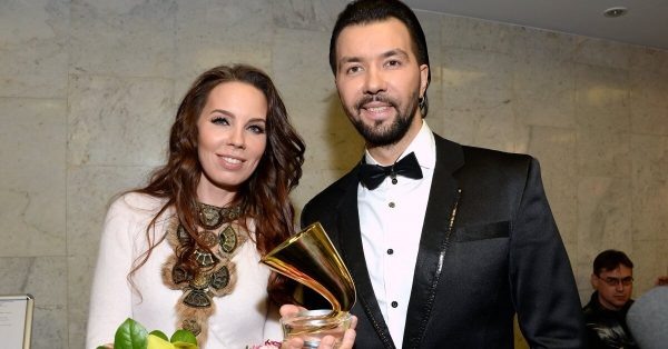    Денис Клявер с женой Ириной, фото:novochag.ru