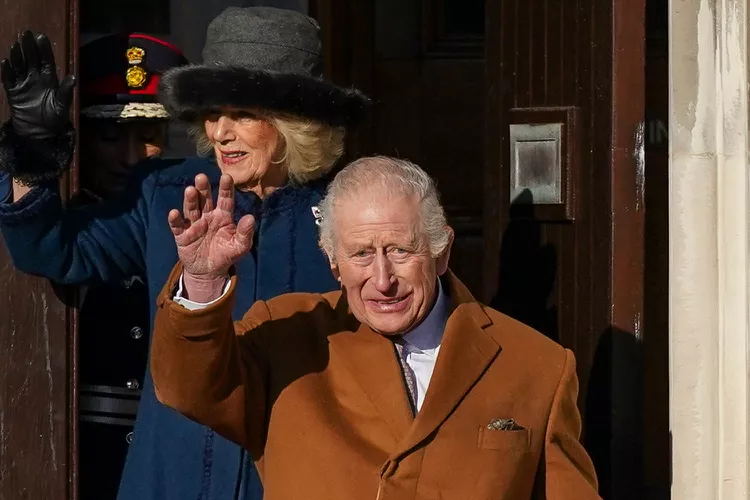 Король Карл и корлева Камилла в Мидлсбро 13 февраля 2025. Фото Ian Forsyth/Getty 