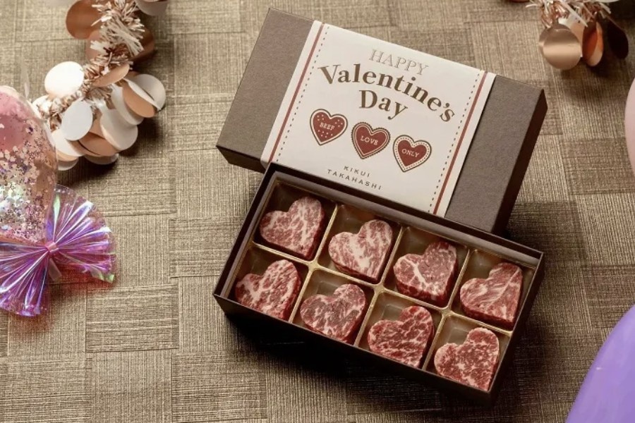 В Японии к 14 Февраля приготовили стейки в форме сердца в подарочных коробках