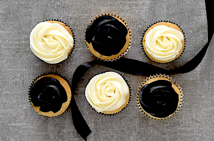 для получения черного оттенка продуктов можно использовать натуральные ингредиенты