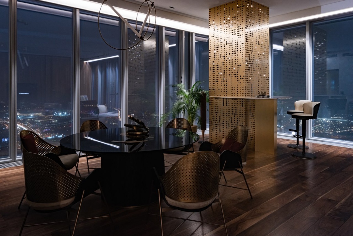 Оформление несущей колонны в виде светящегося небоскреба. Фото: Premier Home