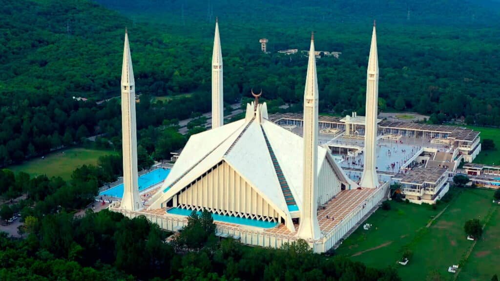    travelpakistani.com