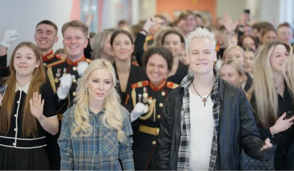     SHAMAN и Мизулина в клипе. Источник: vkvideo.ru Автор фото: Скриншот видео