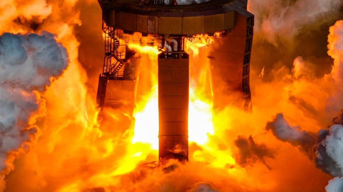 Работа 33 двигателей прототипа B 15 во время статических испытаний, фото SpaceX