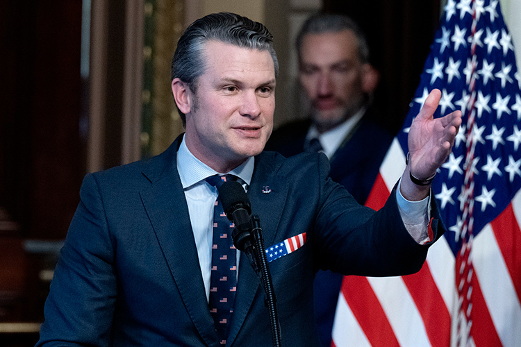    Пит Хегсет заявил, что Украине придется отказаться от возвращения к своим границам 2014 года.   
Фото: © CNP/AdMedia / CNP/AdMedia / www.globallookpress.com