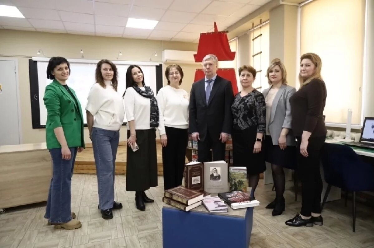    Русских подарил книги Центральной городской библиотеке Ульяновска