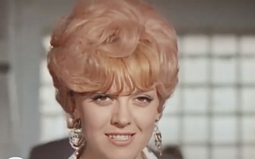 Наталья Дрожжина в к/ф "Трудные этажи"