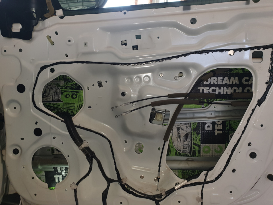 Первый слой вибро-материал DreamCar Base 2мм