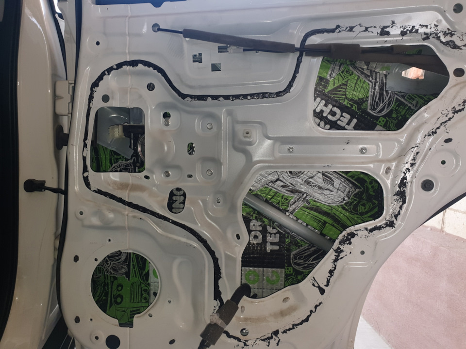 Первый слой вибро-материал DreamCar Base 2мм