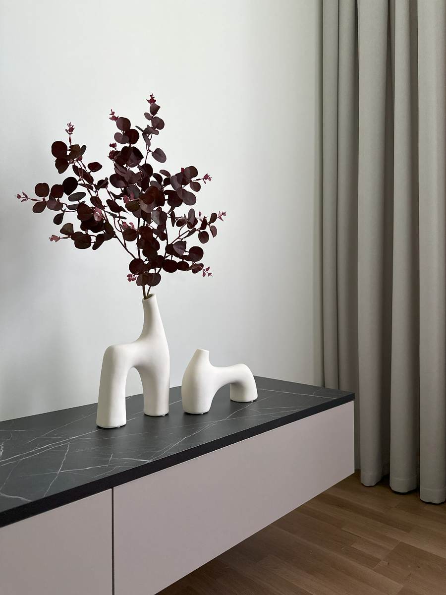 Фото из моего реализованного проект в Санкт-Петербурге. Декор в интерьере как завершающий штрих