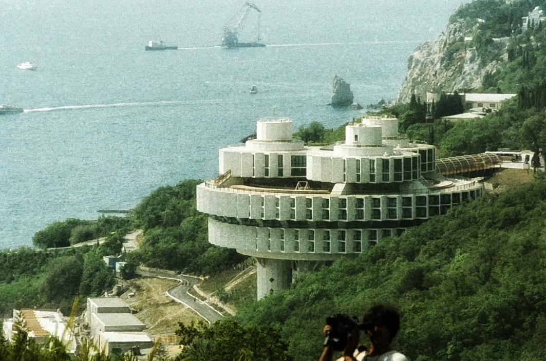 Так выглядит одно из самых необычных зданий полуострова 