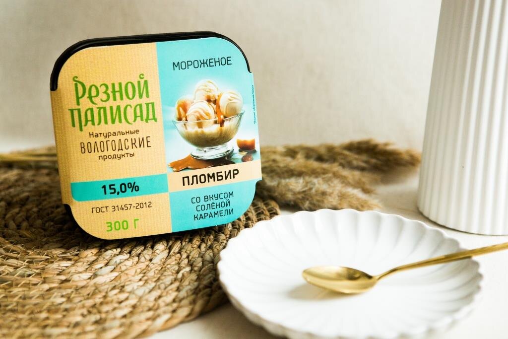 Мороженое пломбир со вкусом солёной карамели 15%, Резной Палисад https://www.milk35.ru/catalog/all/morozhenoe/morozhenoe-plombir-so-vkusom-soljonoj-karameli-15
