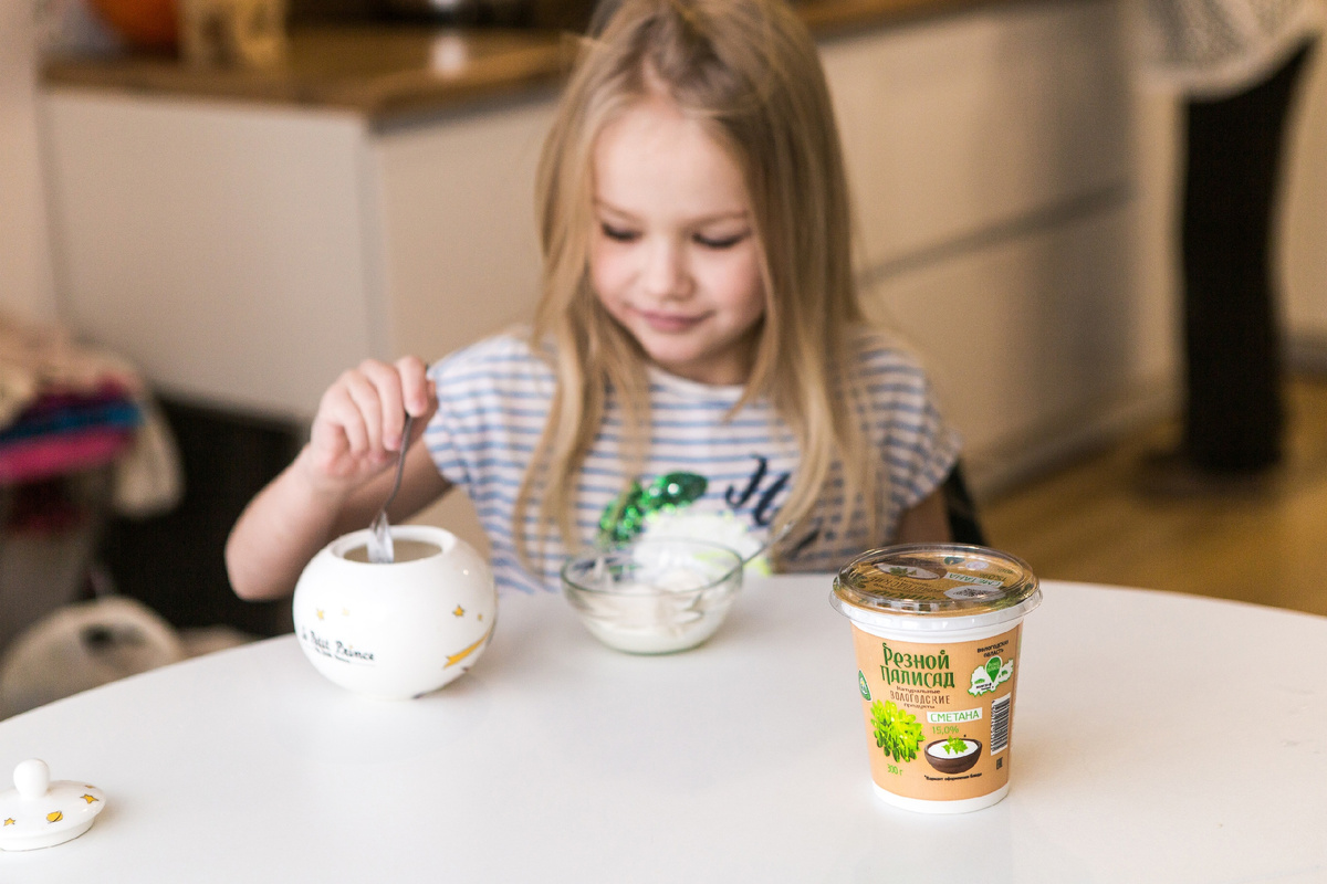 Сметана с м.д.ж. 15,0%, Резной Палисад https://www.milk35.ru/catalog/all/smetana/smetana-s-m-d-zh-15-0-300-g-stakan-reznoj-palisad