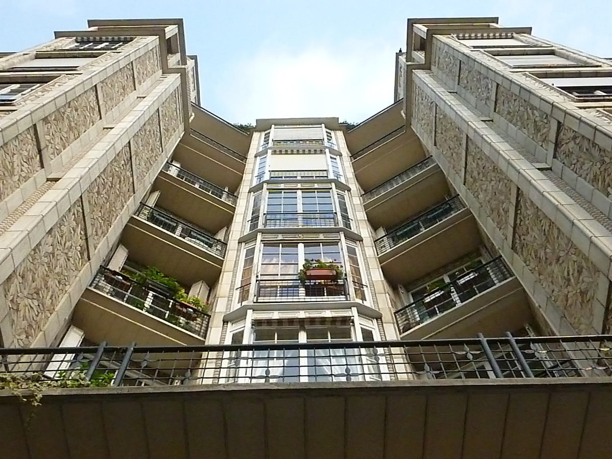 Один из первых жилых домов, сооруженных с применением железобетона. Огюст Перре, Париж