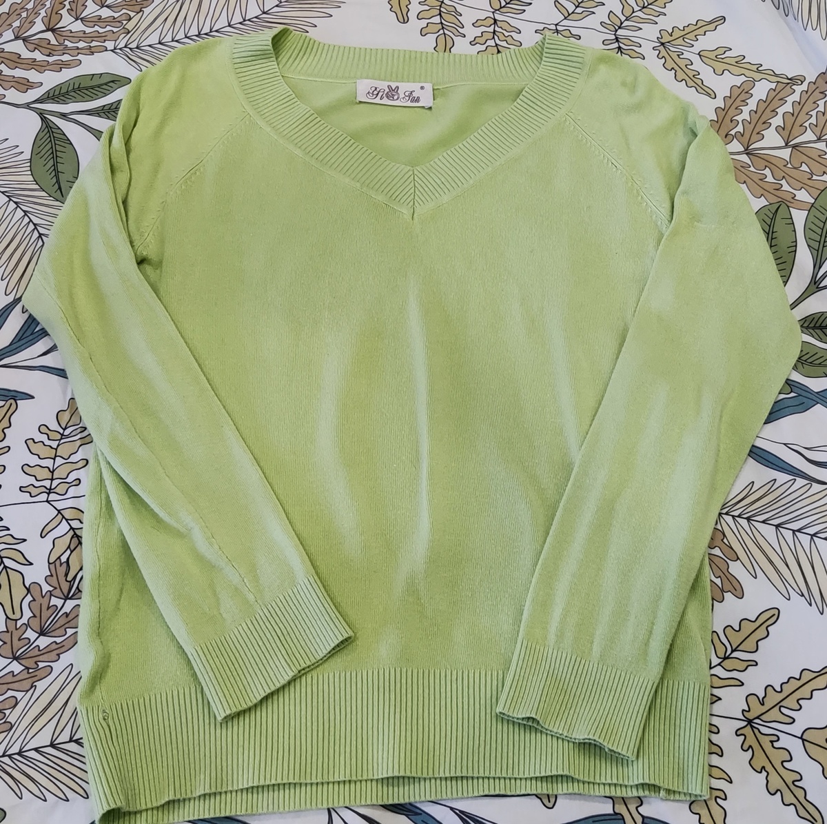 Салатовый джемпер, 70 рублей