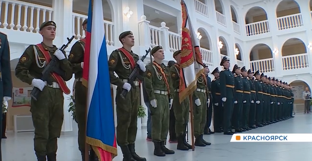     Выпускники военного учебного центра университета Решетнёва получили дипломы и офицерские звания