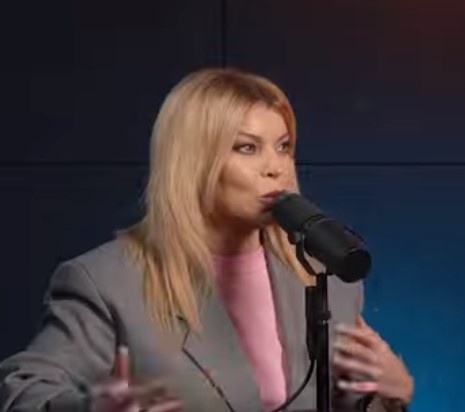 Лада Дэнс рассказывает о краже песни, скрин автора канала