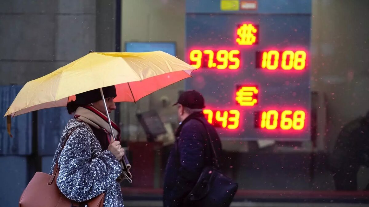 Осенью 2024 года курс валют выглядел куда более рыночно. Фото: AP/TASS